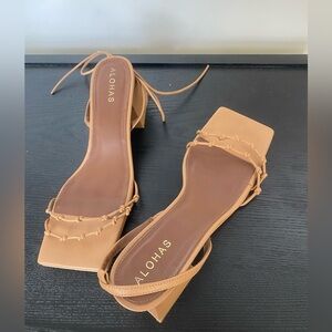 Alohas Juniper Sandal in Camel Size‎ 38 *Missing strap